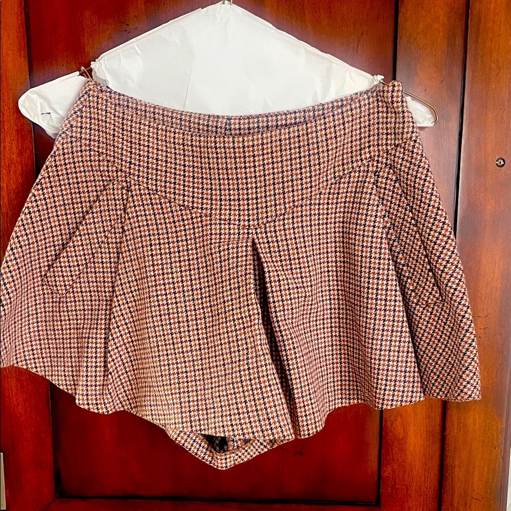 Maje Houndstooth Pleated Skort in Rust, Black and Cream. Worn once. Like new